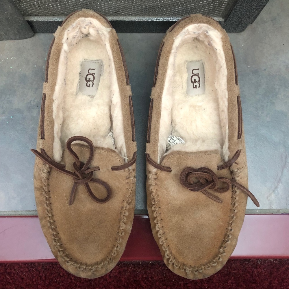 UGG Slippers “Dakota” Moccasins size 8
